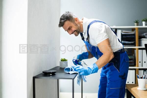 專業的清潔工辦公室清潔服務。