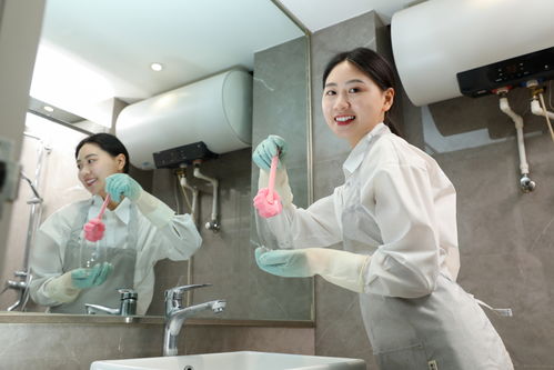 潔凈空間中的匠心與光影 女性視角下的衛(wèi)生間清潔與人物攝影